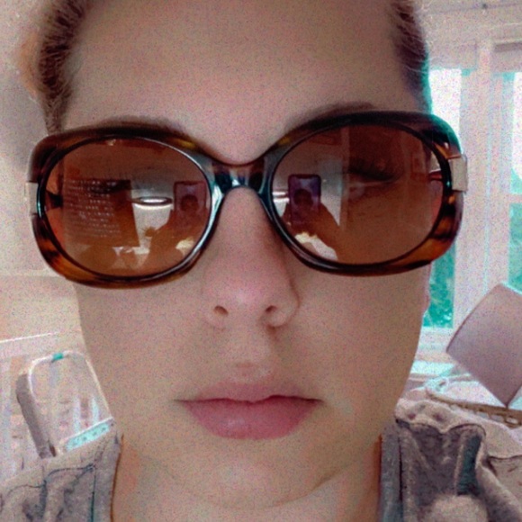 Giorgio Armani tortoise shell sunglasses with case. In great condition. - Picture 7 of 7